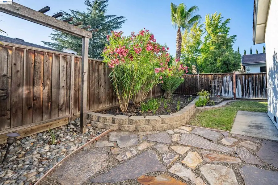 1255 Cougar Ln, Concord, CA 94521 - #2