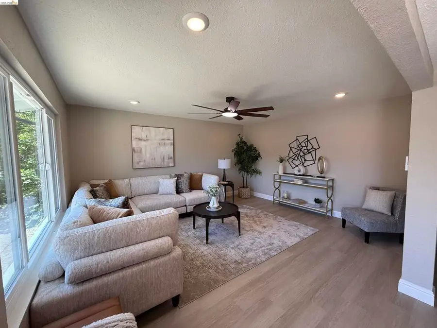 1124 Monterey Dr, Antioch, CA 94509 - #2