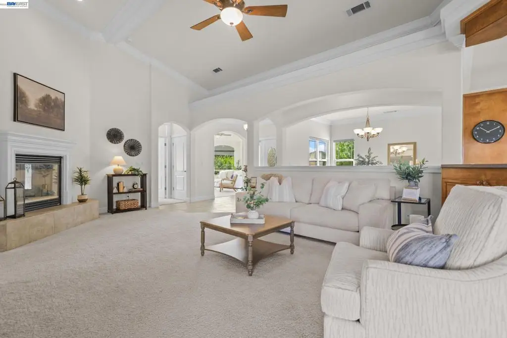 2110 Cadjew St, Redding, CA 96003 - #1