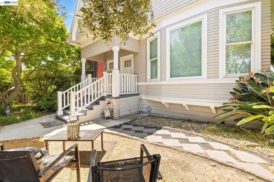2207 E 21st St, Oakland, CA 94606 - #2