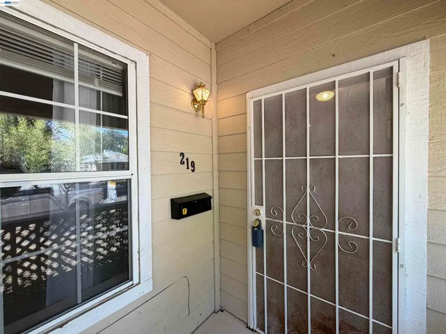217 Cedar St, Roseville, CA 95678 - #3