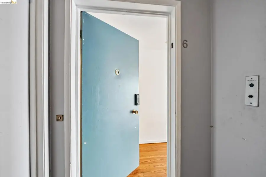 1410 Lakeshore Ave #6, Oakland, CA 94606 - #2