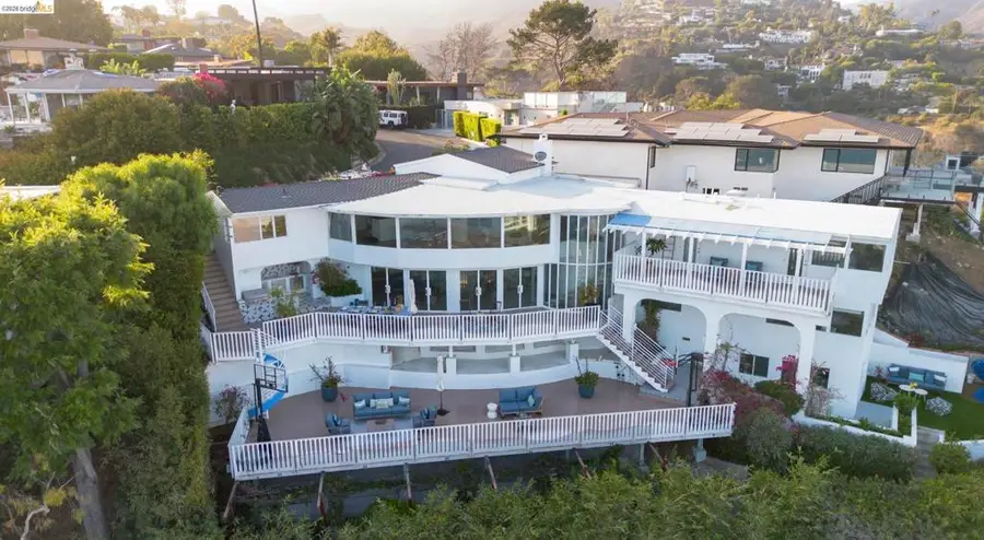17440 Revello Dr, Pacific Palisades, CA 90272 - #3