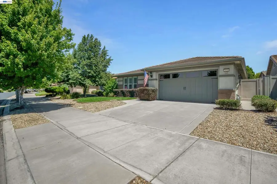 2472 Shadow Berry Dr, Manteca, CA 95336 - #2