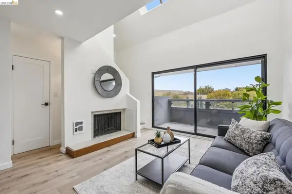 7 Embarcadero West #207, Oakland, CA 94607