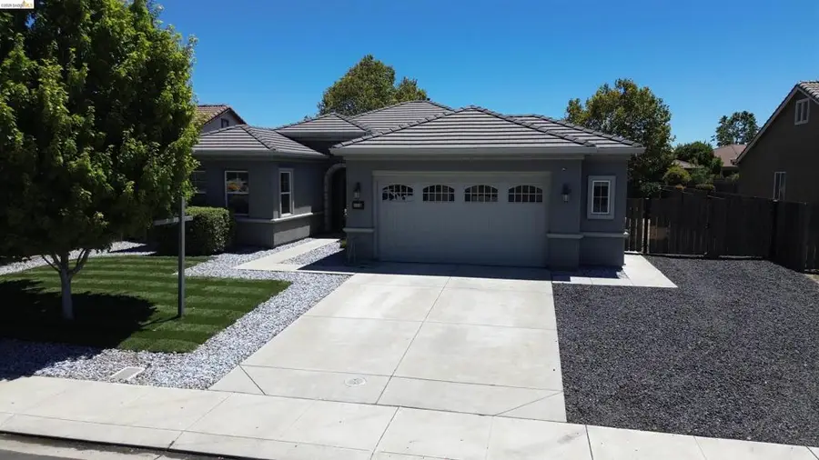 1110 Clearwater Creek Blvd, Manteca, CA 95336 - #2