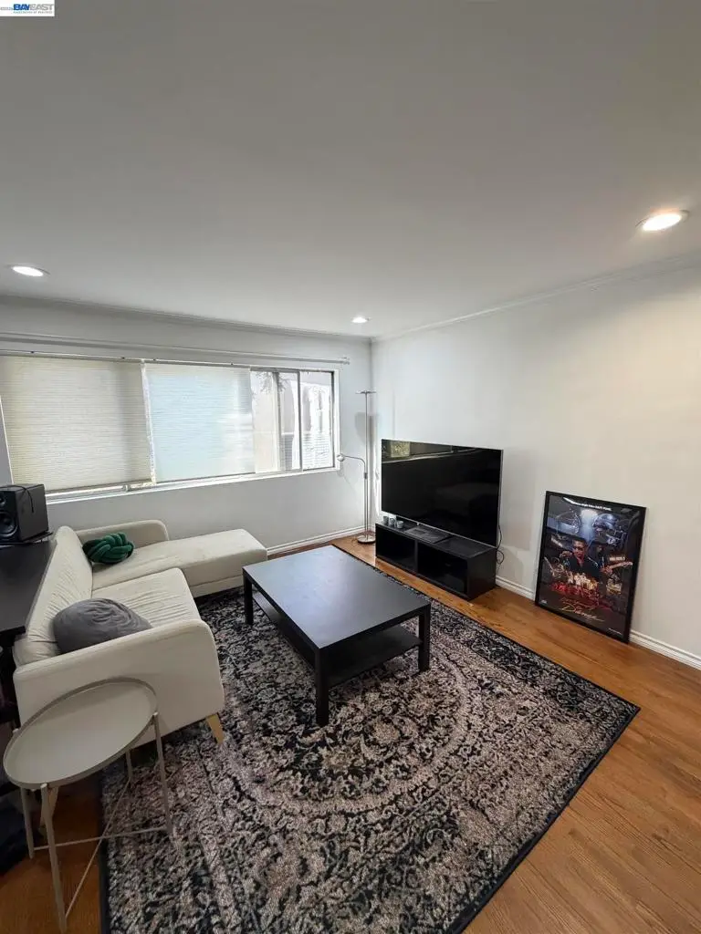 1015 N Kings Rd #309, West Hollywood, CA 90069 - #1