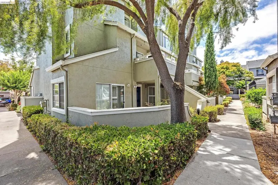 63 Trestle Dr, Hayward, CA 94544 - #2