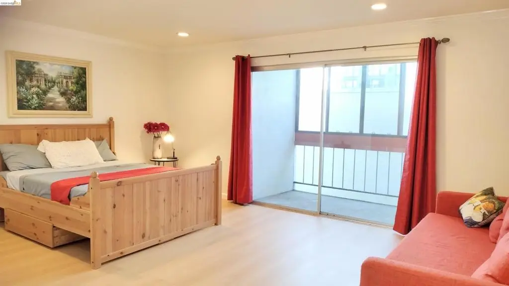 288 Whitmore St #212, Oakland, CA 94611 - #1