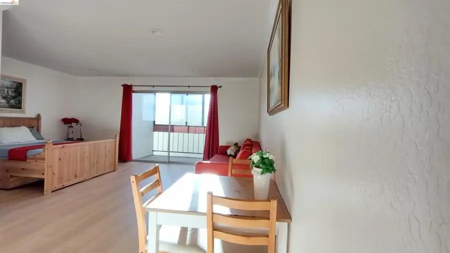 288 Whitmore St #212, Oakland, CA 94611 - #2