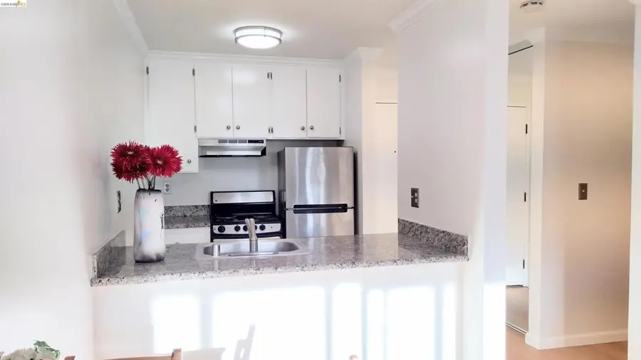 288 Whitmore St #212, Oakland, CA 94611 - #3