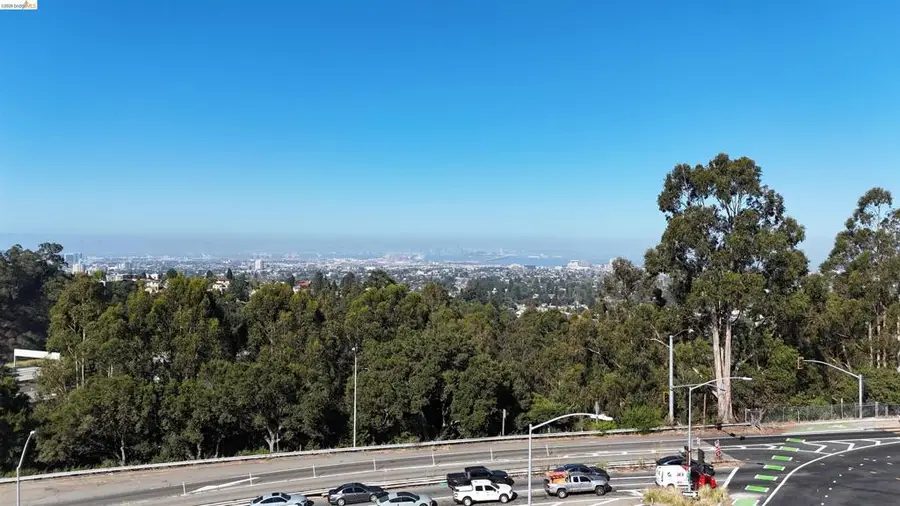 8 Hiller Dr., Oakland, CA 94618 - #2