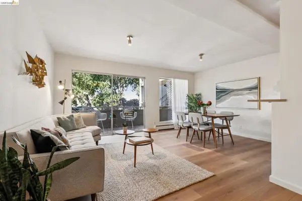 377 Palm Ave #305, Oakland, CA 94610