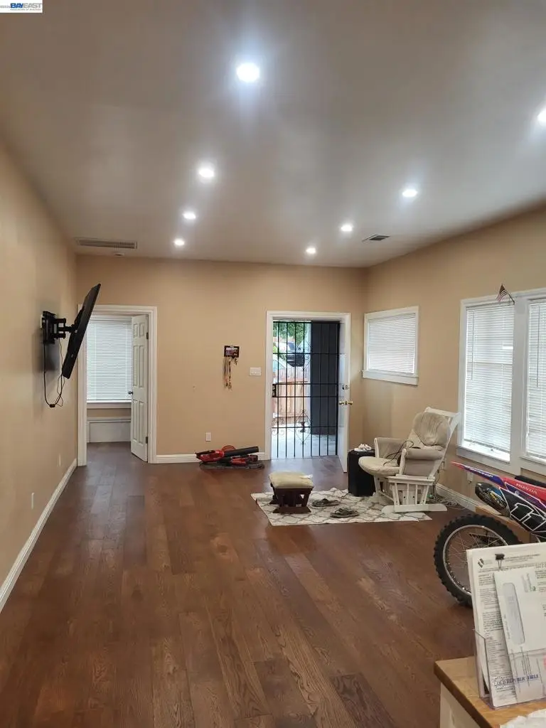 2137 E 27th, Oakland, CA 94606 - #2