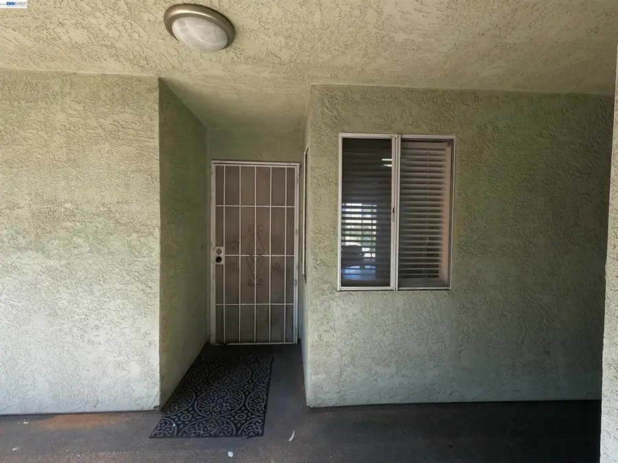 1566 Pine Ave #103A, Long Beach, CA 90813 - #2