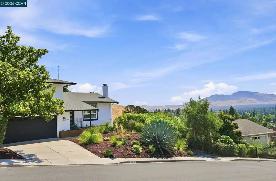 566 Webster Dr, Martinez, CA 94553 - #2