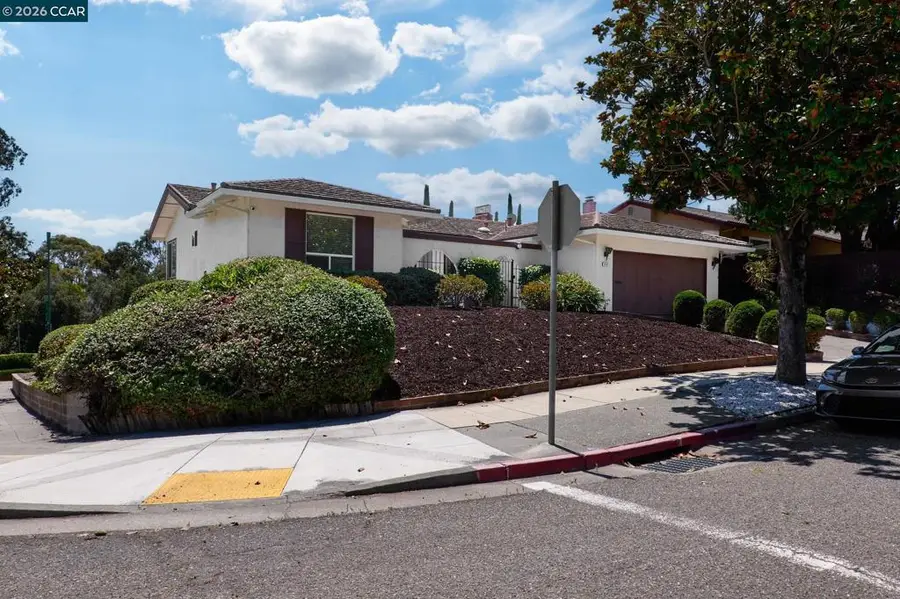 8197 Coach Dr, Oakland, CA 94605 - #3