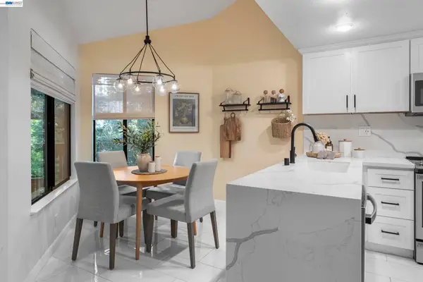 3318 Smoketree Commons Dr, Pleasanton, CA 94566