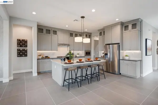 1288 Parkcrest Circle, Manteca, CA 95336