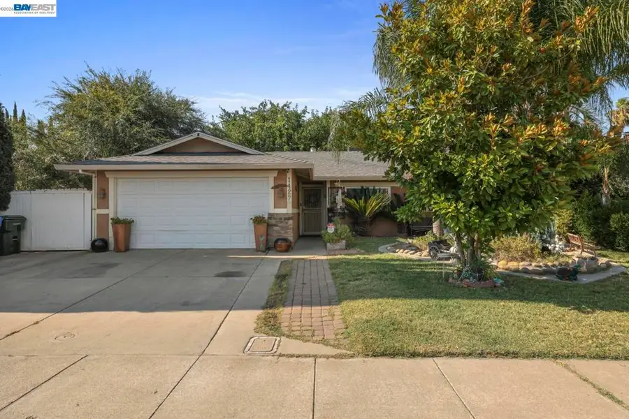 1427 Snyder St, Manteca, CA 95336 - #2