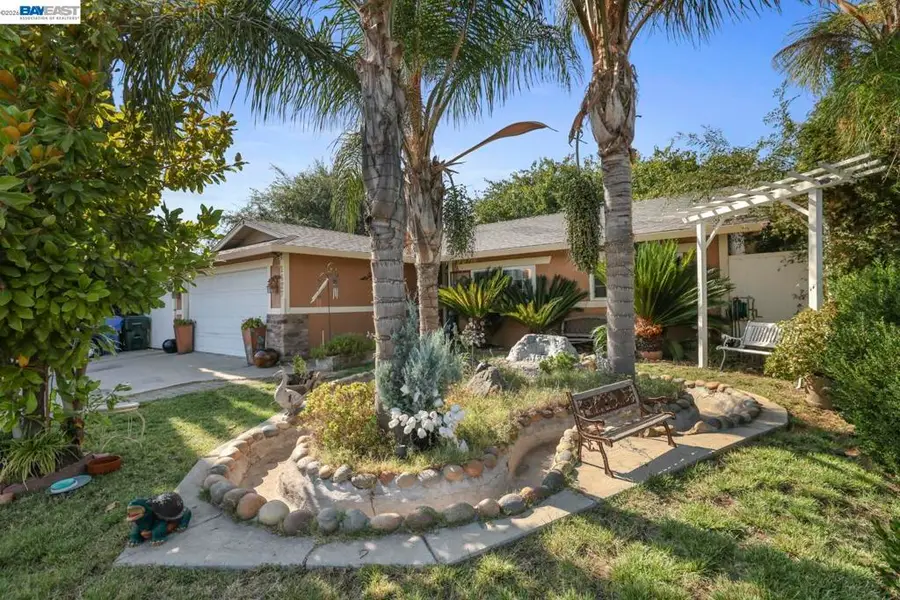 1427 Snyder St, Manteca, CA 95336 - #3