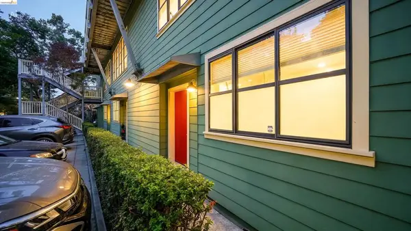 1555 32nd St #4, Oakland, CA 94608