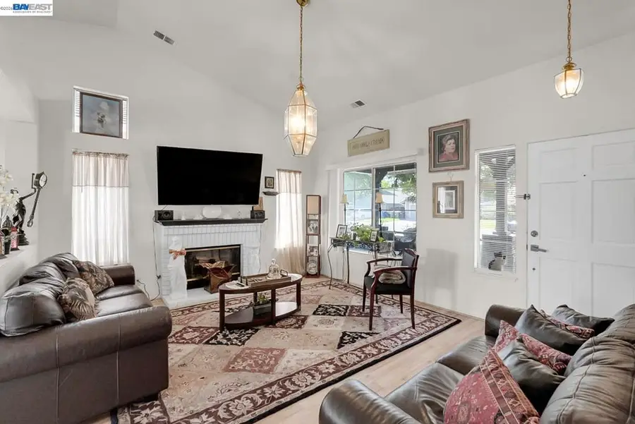 1324 Riverette Dr., Modesto, CA 95351 - #2