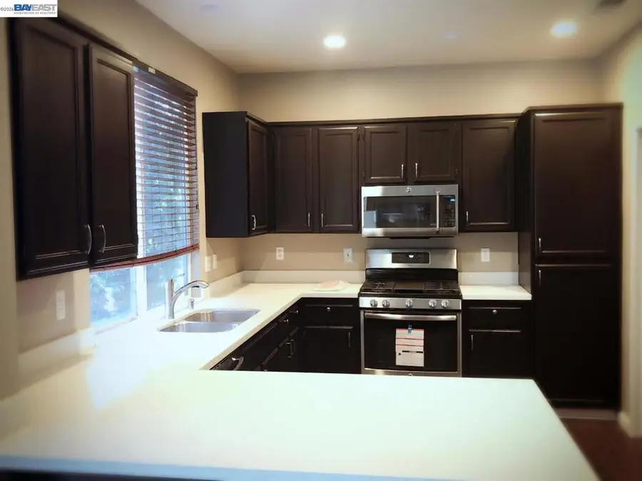 1724 Wawona St, Manteca, CA 95337 - #2