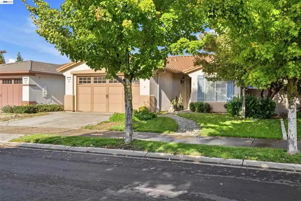 2336 Shadow Berry Dr, Manteca, CA 95336