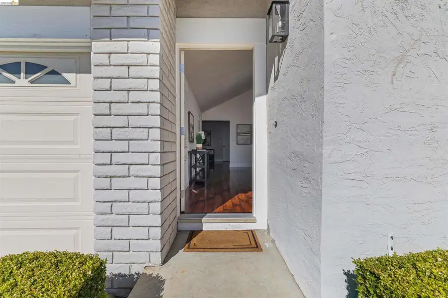 1363 Swallowtail Rd, Concord, CA 94521 - #3