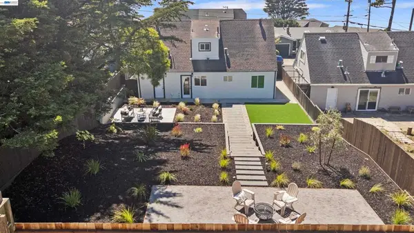 483 Heathcliff Dr, Pacifica, CA 94044