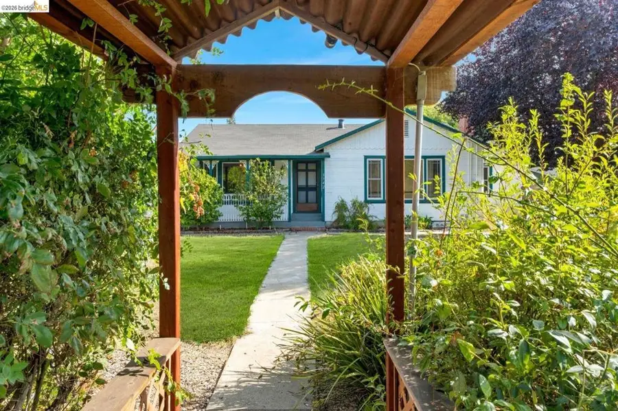 3742 Walnut Ave, Concord, CA 94519 - #2