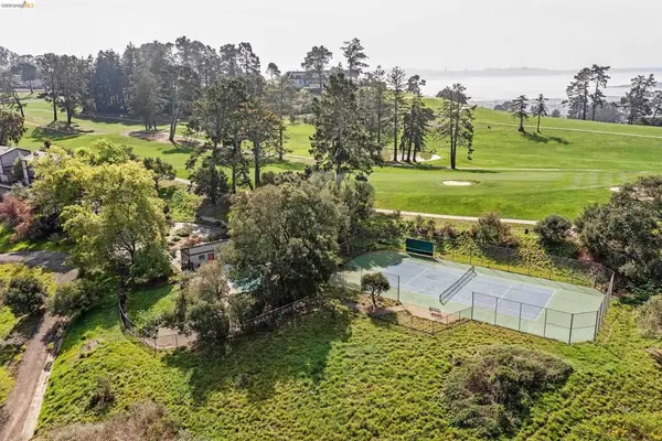 407 Vista Heights Rd, El Cerrito, CA 94530