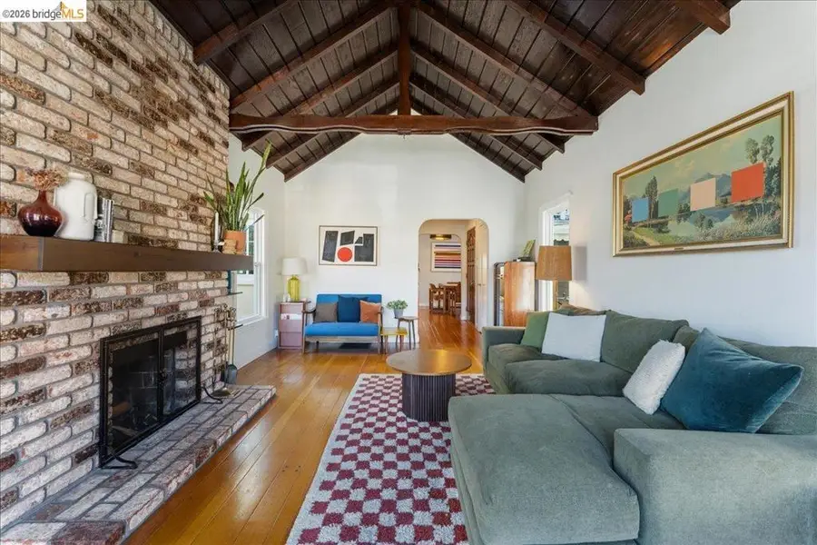 5327 Brann St, Oakland, CA 94619 - #2