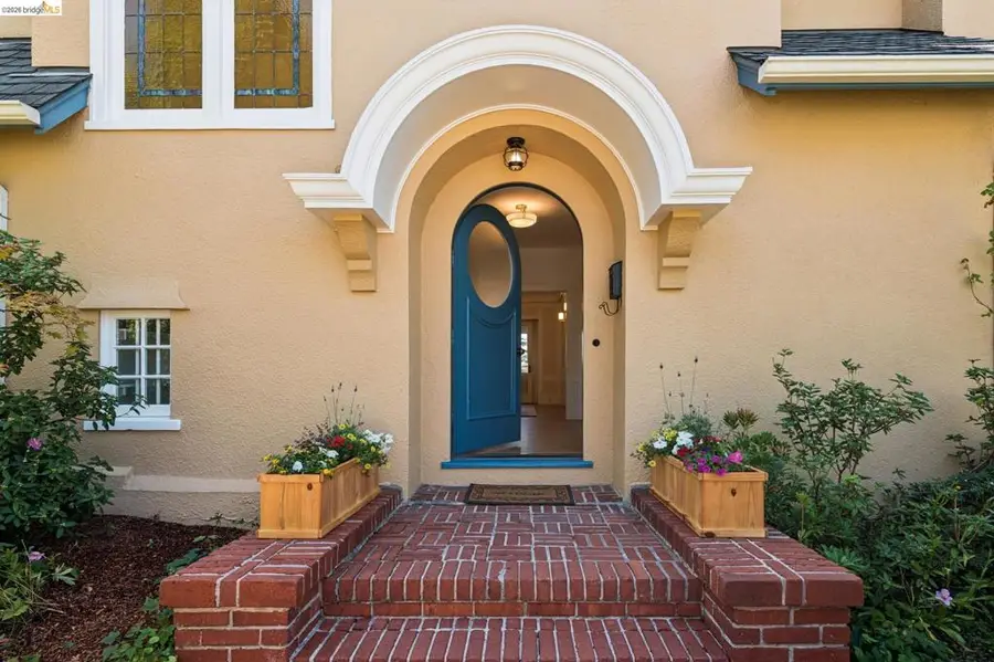 6115 Ocean View Dr, Oakland, CA 94618 - #2