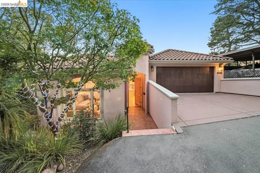 6733 Longwalk Dr, Oakland, CA 94611 - #2