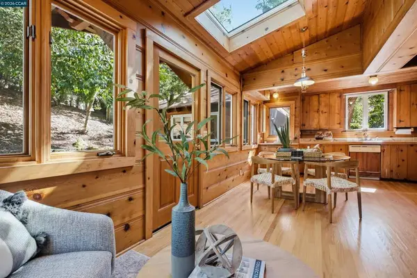 33 Oakwood, Orinda, CA 94563