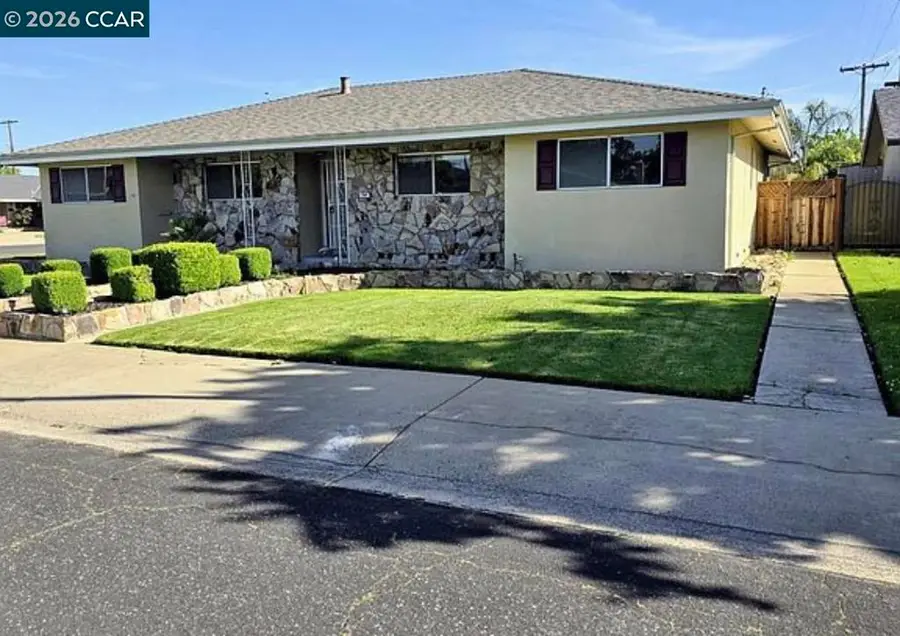 750 Greenwood Dr, Lodi, CA 95240 - #2