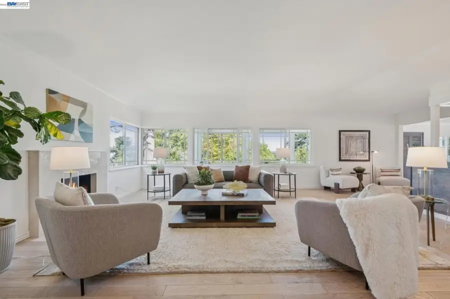 6427 Ascot Dr, Oakland, CA 94611 - #2