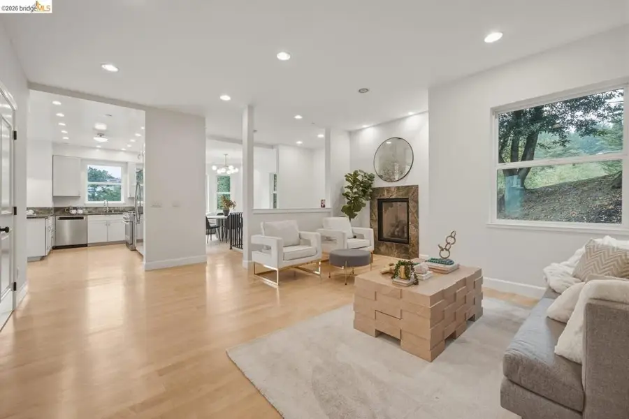 6375 Longcroft Dr, Oakland, CA 94611 - #3