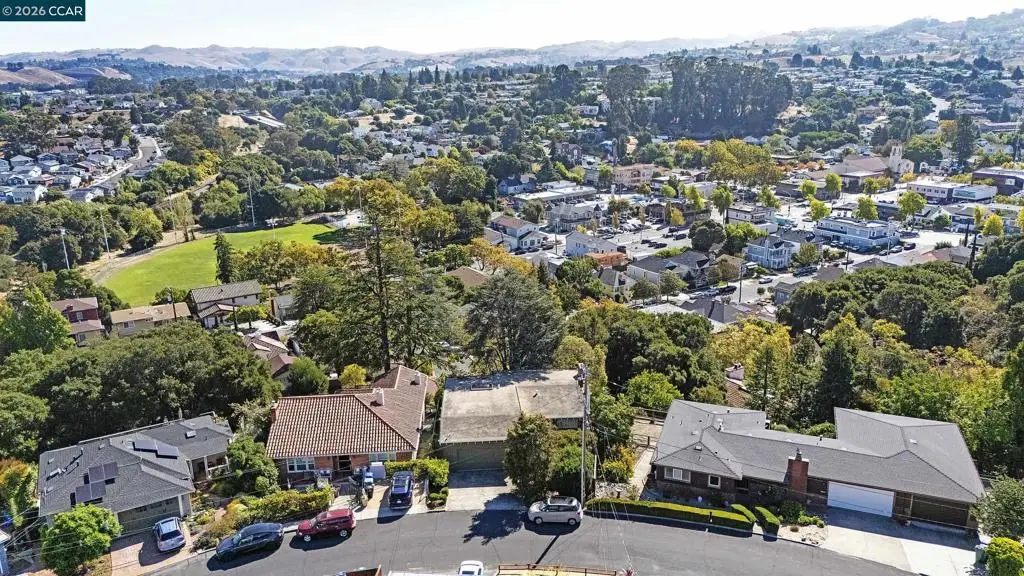 557 Summit Dr, Pinole, CA 94564 - #1