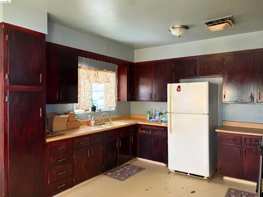 1092 Black Diamond St, Pittsburg, CA 94565 - #2