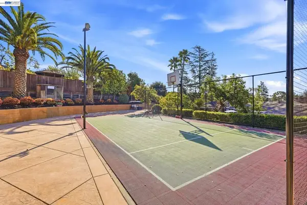 116 Coral Dr, Orinda, CA 94563