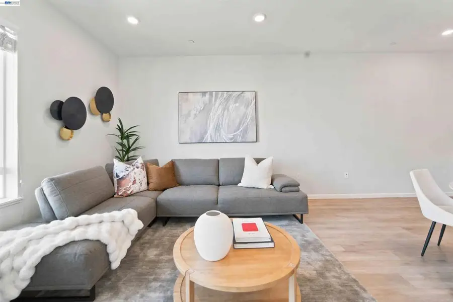 314 Llano De Los Robles Ave #7, San Jose, CA 95136 - #3