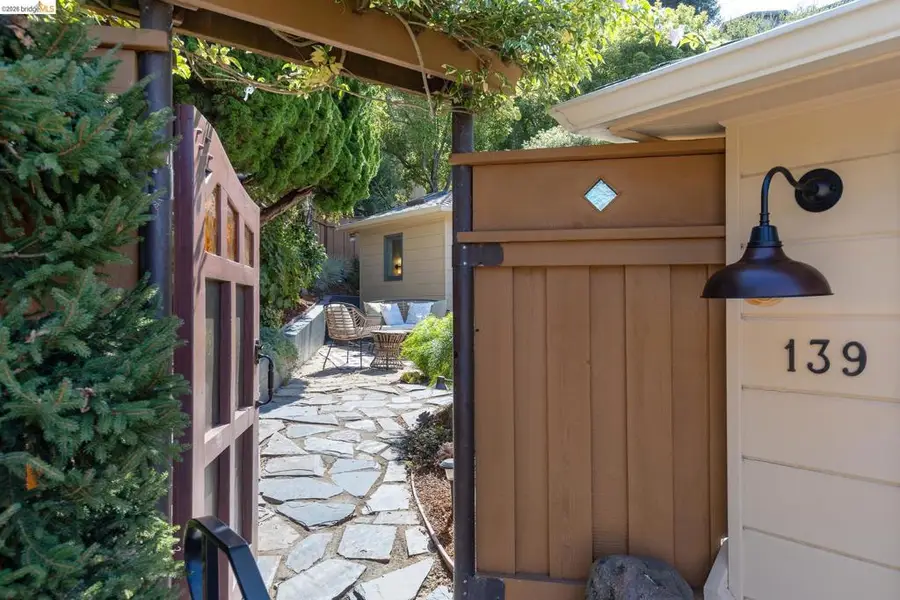 139 Buckeye Ave, Oakland, CA 94618 - #2