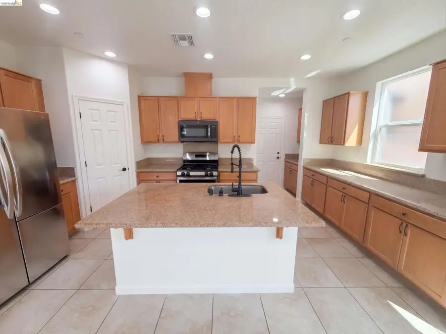2491 Chuck Hammond Dr, Fairfield, CA 94533 - #2