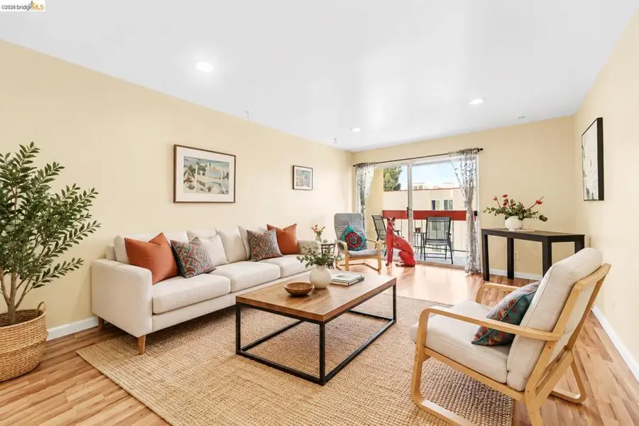 2005 Pleasant Valley #215, Oakland, CA 94611 - #2