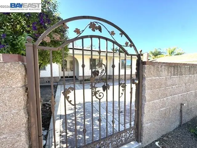 3740 Roundhill Dr, Pittsburg, CA 94565 - #3