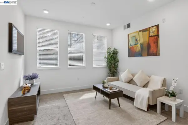 411 Rhythm Ln, Hayward, CA 94544