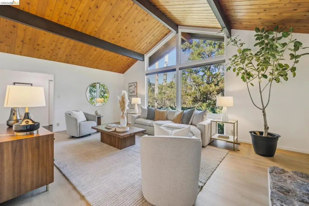 7094 Pinehaven Rd, Oakland, CA 94611 - #1